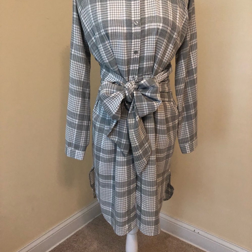 Beautiful dress that goes from summer to fall.